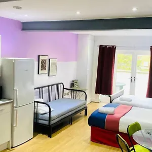 Modern Near Bethnal Apartment London